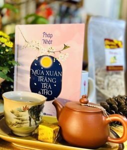 Mùa xuân, Trăng, Trà và Thơ